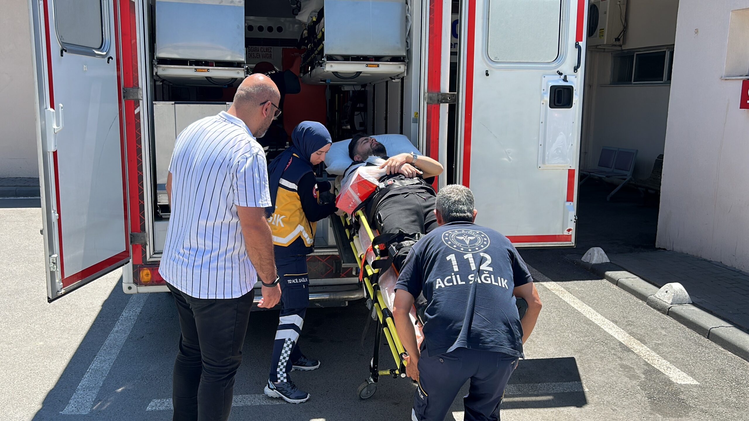 Sivas’ın İmranlı ilçesinde sabah saatlerinde yoldan çıkarak tarlaya giren yolcu