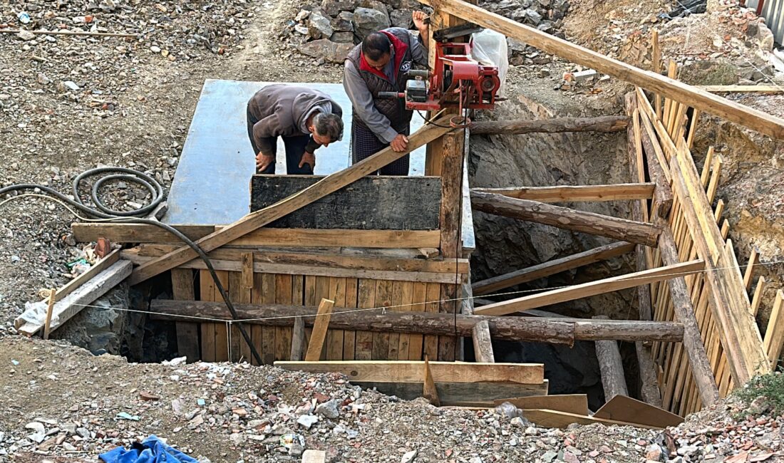 Kağıthane’de bir inşaat alanında çalışan işçi, çukura indiği esnada içindeki