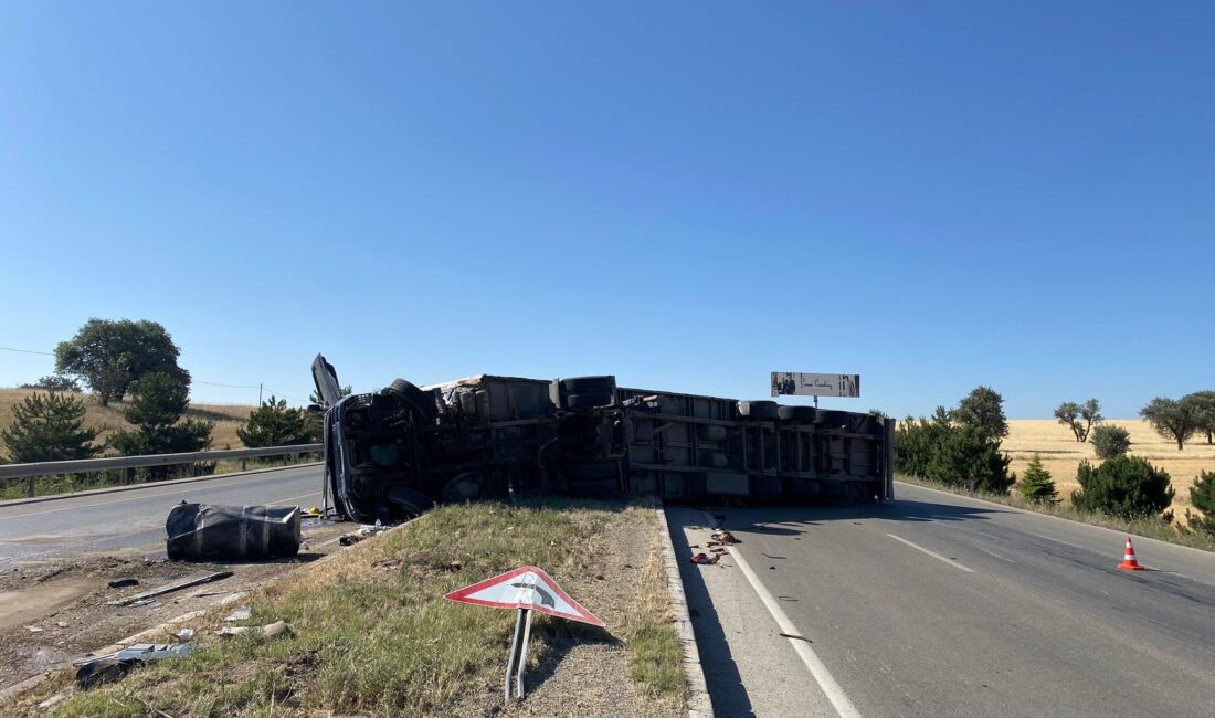 Refüje devrilen tırın sürücüsü yaralandı Afyonkarahisar’da meydana gelen trafik kazasında orta refüje devrilen tırın sürücüsü