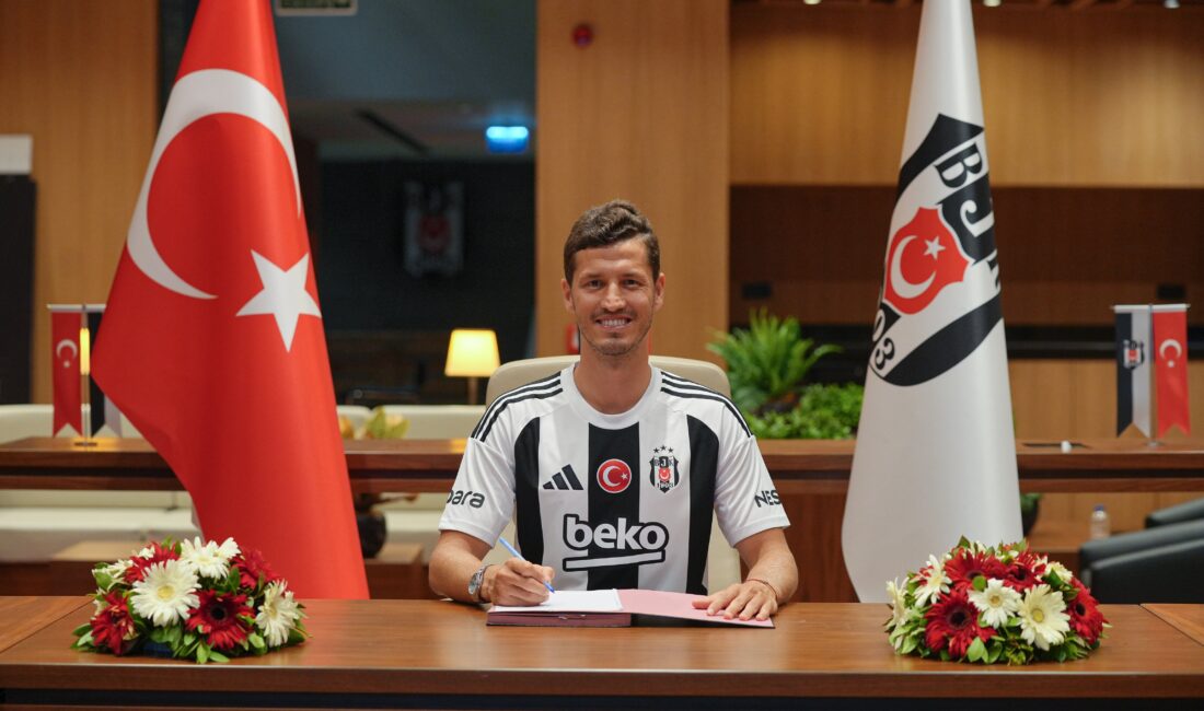 Beşiktaş, orta saha oyuncusu Salih Uçan ile sözleşme yeniledi. Siyah-beyazlı