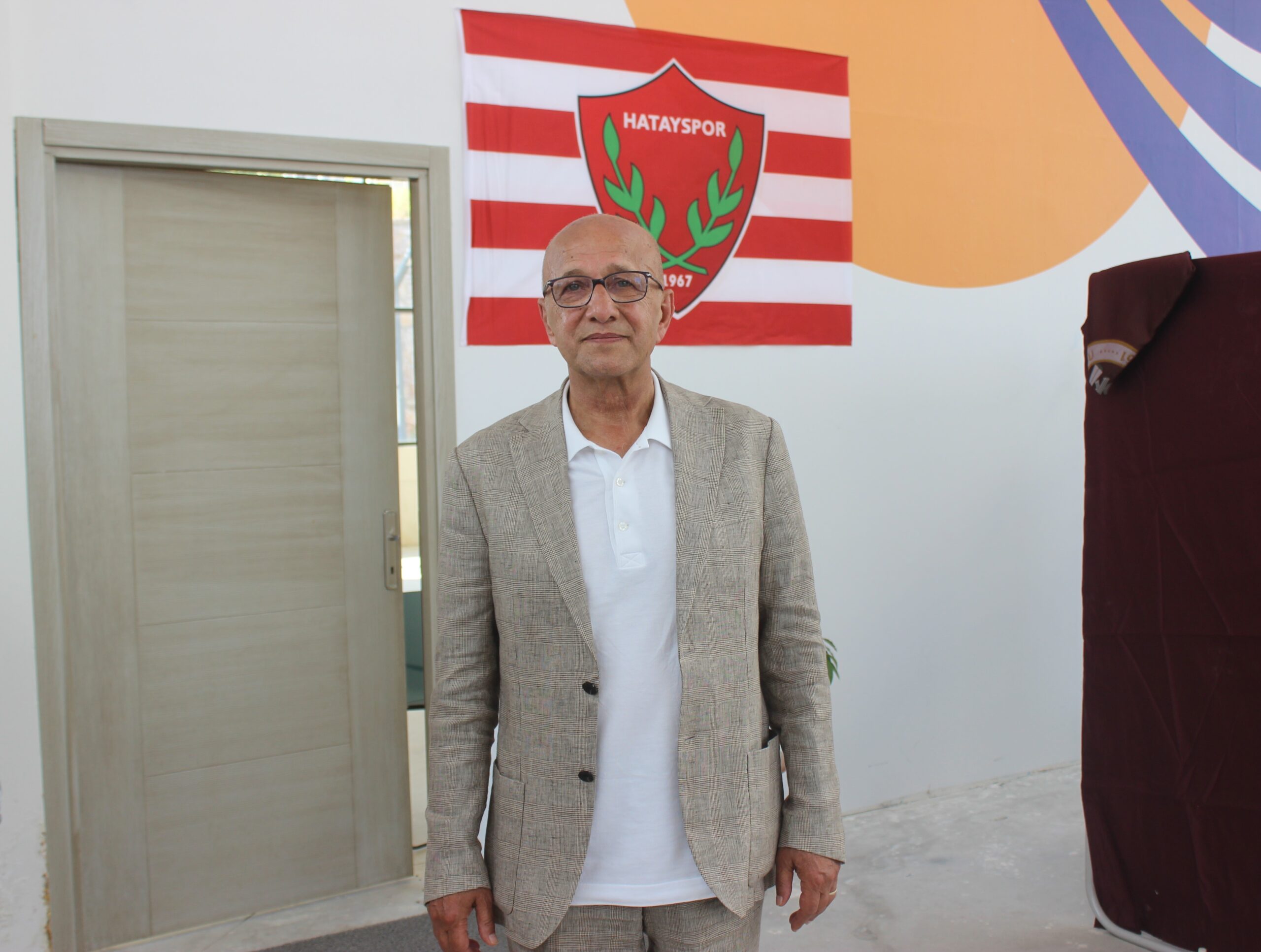 Hatayspor’da gerçekleştirilen genel kurulda kulübün yeni başkanı Levent Mıstıkoğlu oldu.