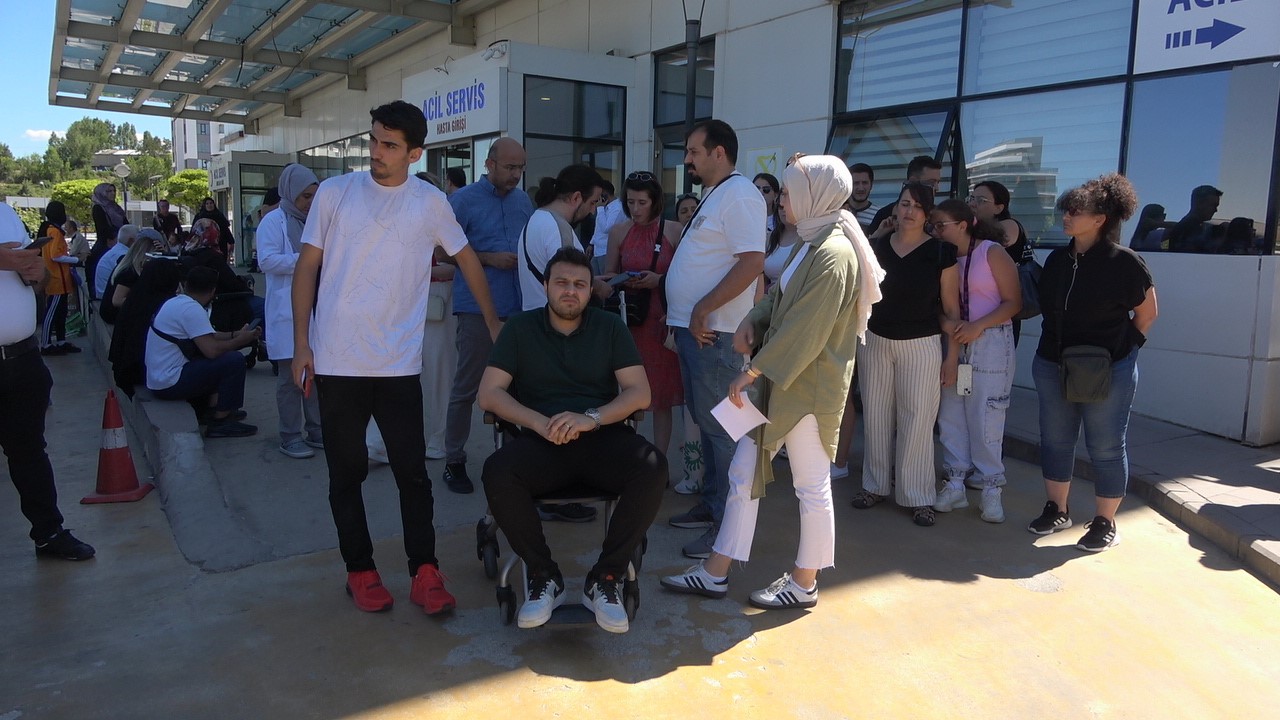 Kastamonu’da kapatılan Özel Tema Koleji yöneticileri ile okulda çalışan öğretmenler