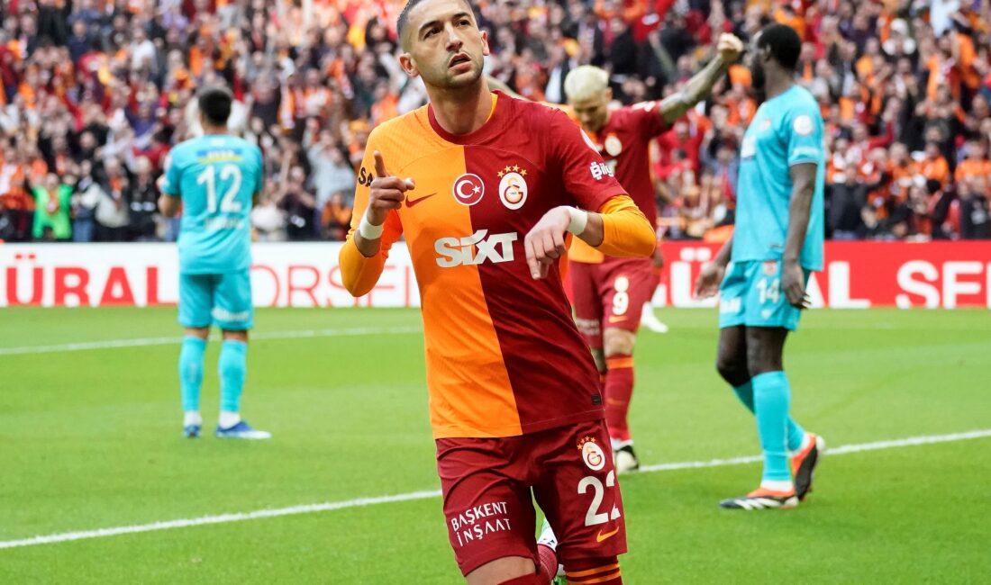 Galatasaray, 31 yaşındaki Faslı orta saha oyuncusu Hakim Ziyech ile