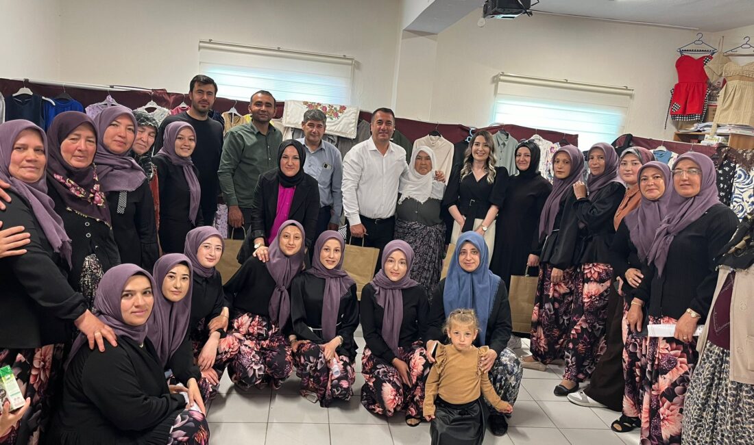 Afyonkarahisar’ın İhsaniye ilçesine bağlı Kayıhan beldesinde yıl sonu sergisi açıldı.