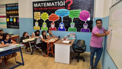 Kepez Belediyesi tarafından düzenlenen ilkokul ve ortaokul öğrencilerine yönelik destek