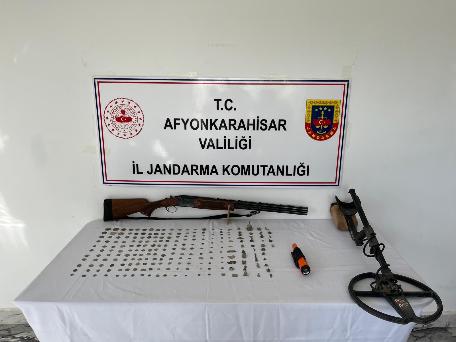 Afyonkarahisar İl Jandarma Komutanlığınca yapılan çalışmalar sonucu, Işıklar Beldesinde ikamet