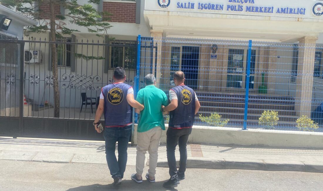 Sapık yakalandı! Afyonkarahisar İl Jandarma Komutanlığınca, aranan şahısların yakalanması faaliyetleri kapsamında yapılan