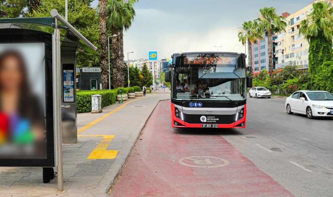 Antalya Büyükşehir Belediyesi’nin resmi plakalı otobüsleri ve raylı sistem araçları