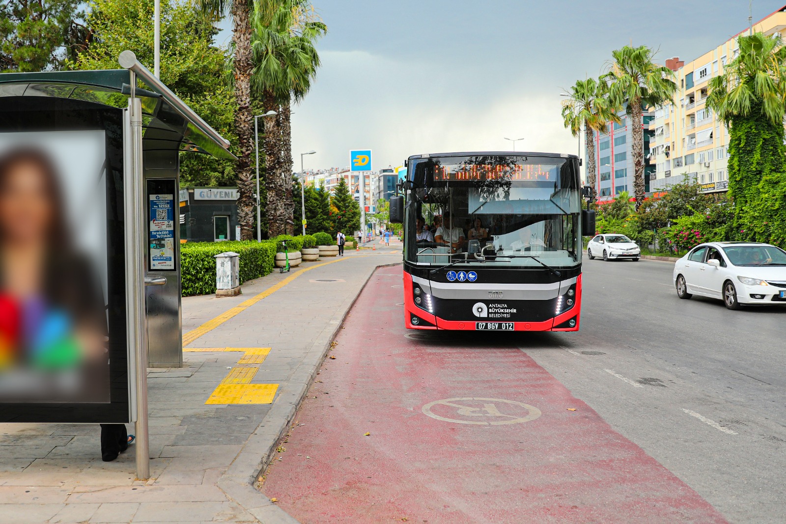 Antalya Büyükşehir Belediyesi’nin resmi plakalı otobüsleri ve raylı sistem araçları