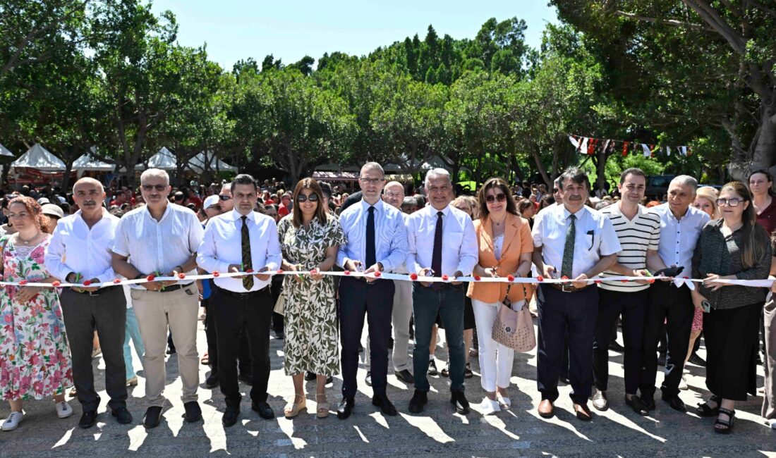 Antalya’da Muratpaşa Belediyesi’nin meslek edindirme, sanat ve hobi kursiyerlerinin el