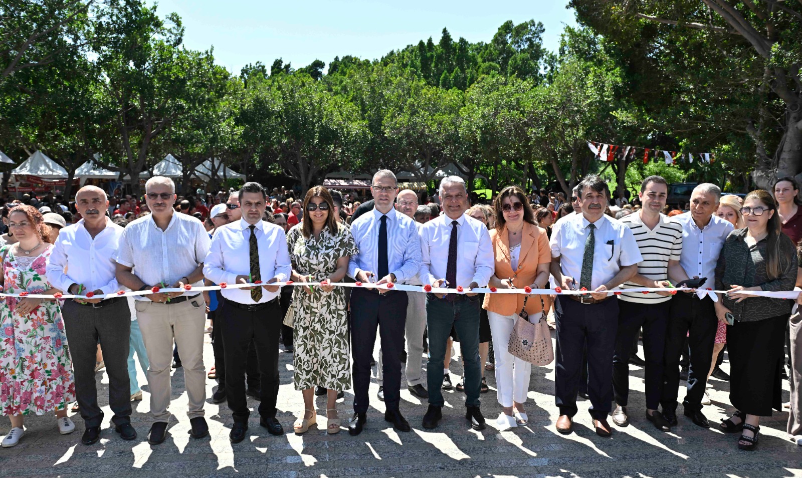 Antalya’da Muratpaşa Belediyesi’nin meslek edindirme, sanat ve hobi kursiyerlerinin el
