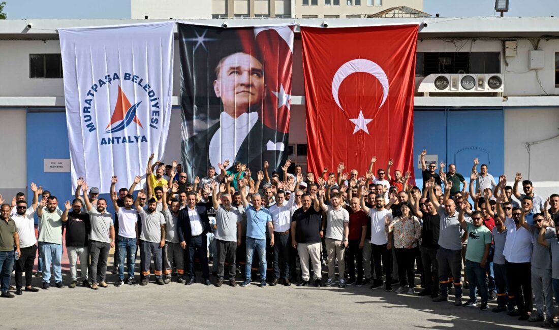 Antalya’da Muratpaşa Belediye Başkanı Ümit Uysal, “Hem temel asgari belediyecilik
