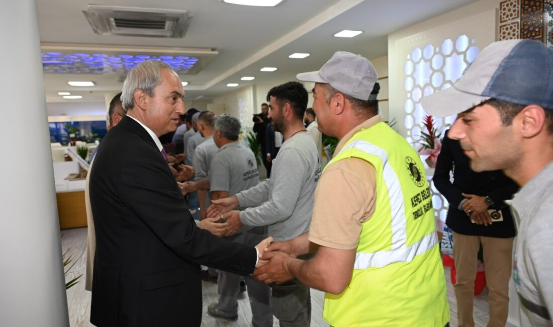 Kepez Belediyesi, Kurban Bayramı öncesinde çalışanlarına çifte bayram yaşattı. Belediye