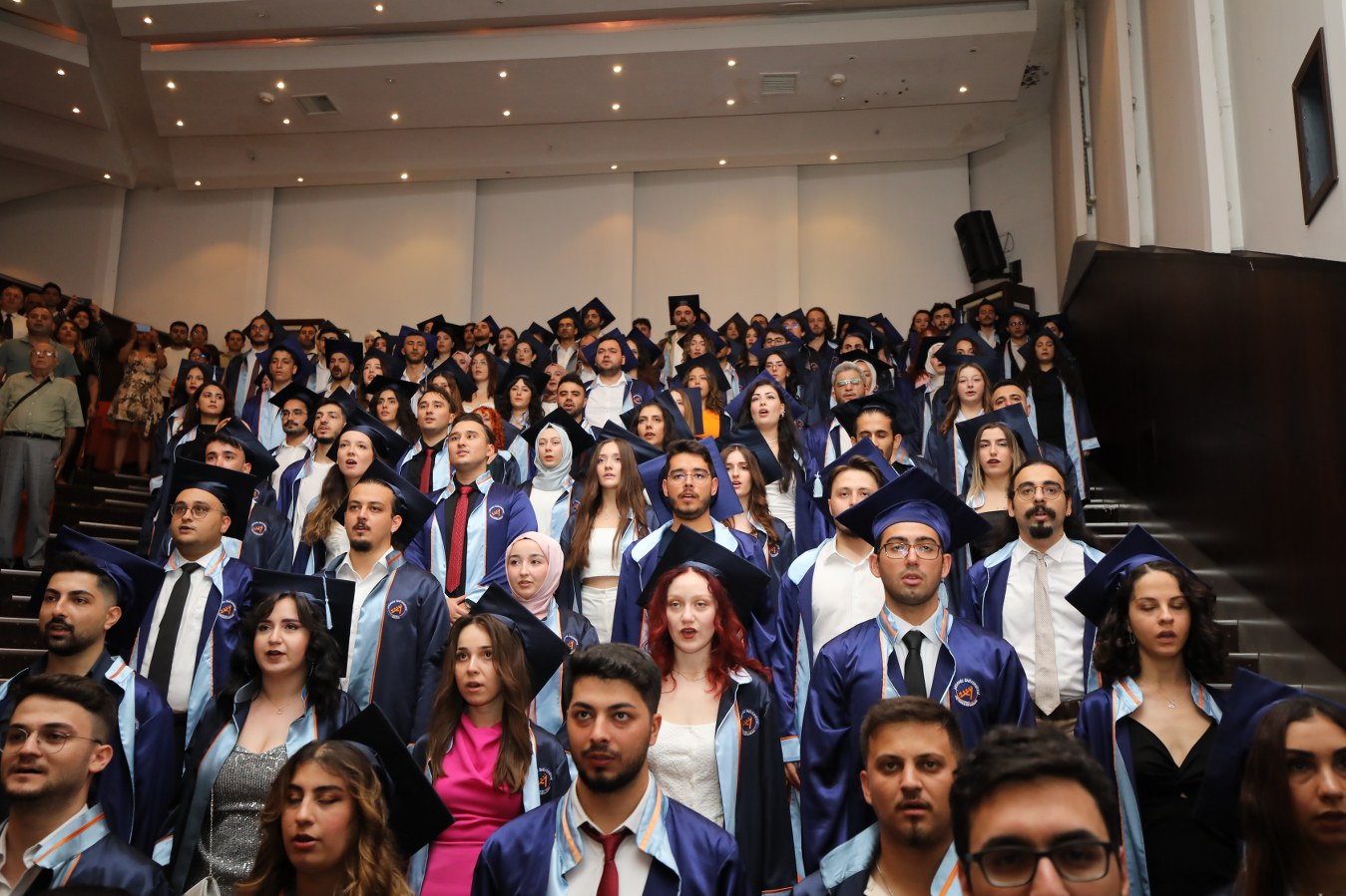Akdeniz Üniversitesi Diş Hekimliği Fakültesi’nden mezun olan 116 öğrenciler yemin