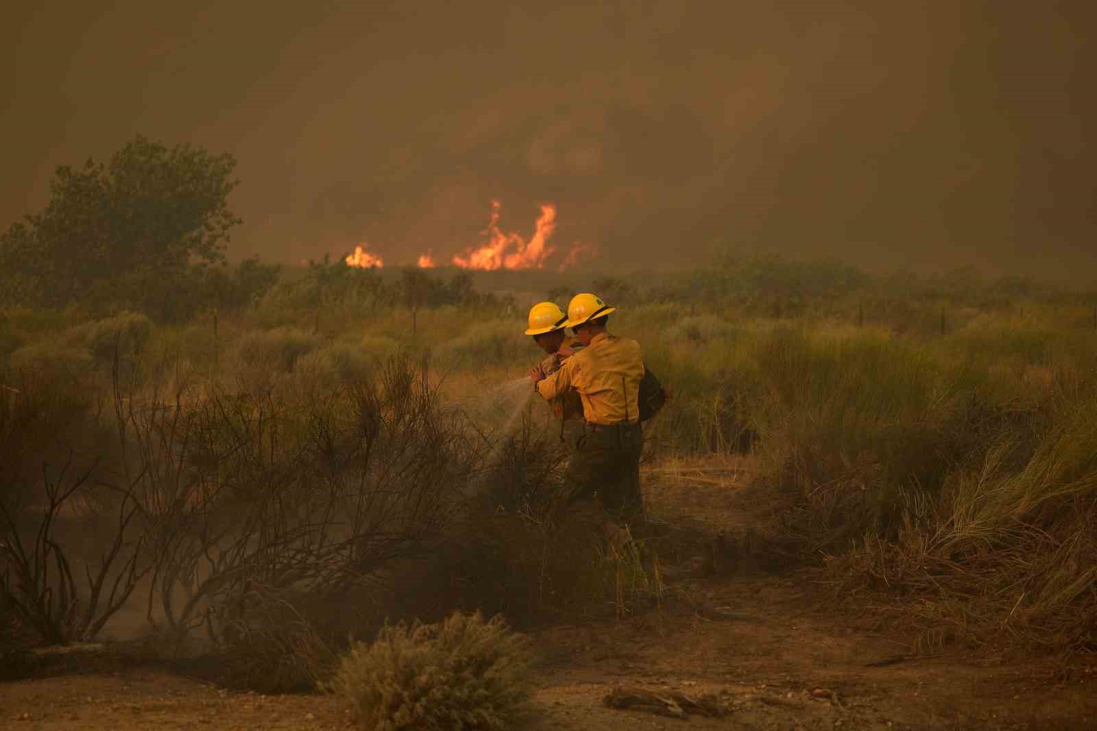ABD’nin California eyaletine bağlı Los Angeles şehrinin kuzeyinde çıkan yangın
