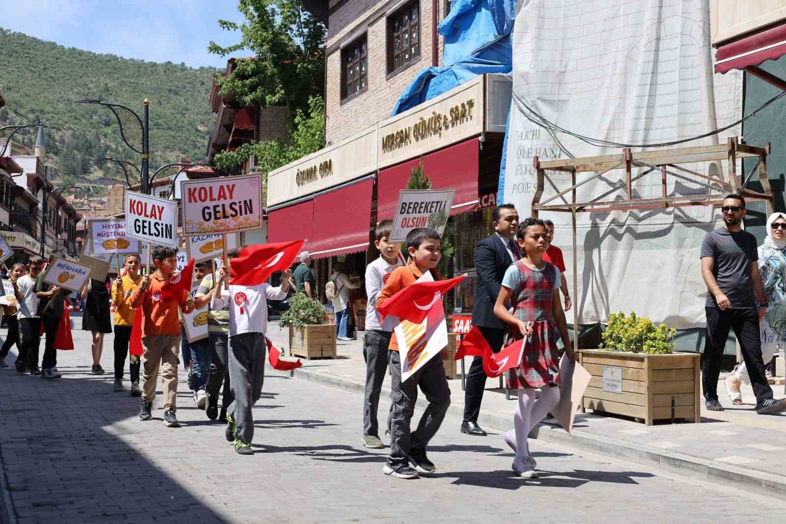 Afyonkarahisar Valiliği koordinesinde İl Milli Eğitim Müdürlüğü ve İyilik Hareketi