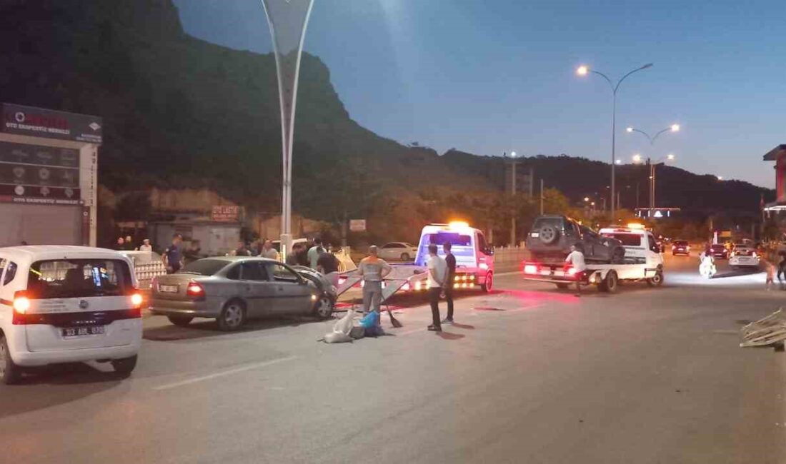 AFYONKARAHİSAR'DA KAZA 3 KİŞİ YARALANDI