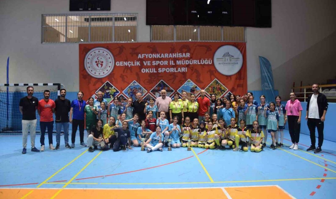 AFYONKARAHİSAR’DA KÜÇÜK KIZLAR FUTSAL MÜSABAKALARI SONA ERDİ