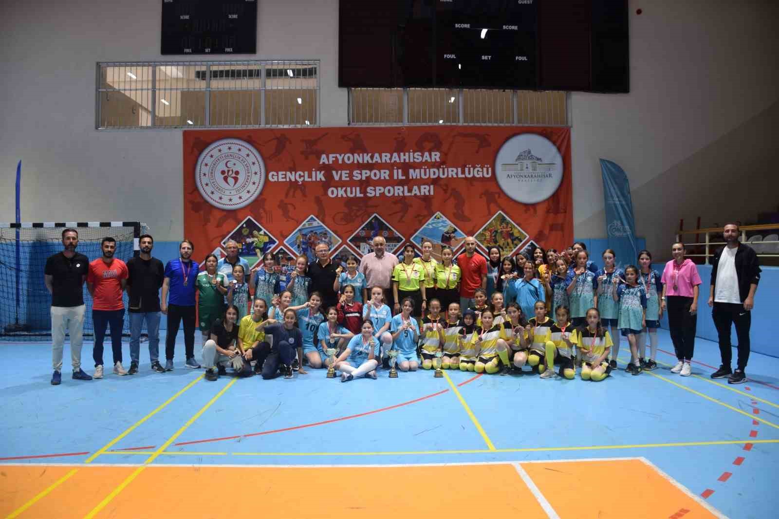 AFYONKARAHİSAR’DA KÜÇÜK KIZLAR FUTSAL MÜSABAKALARI SONA ERDİ