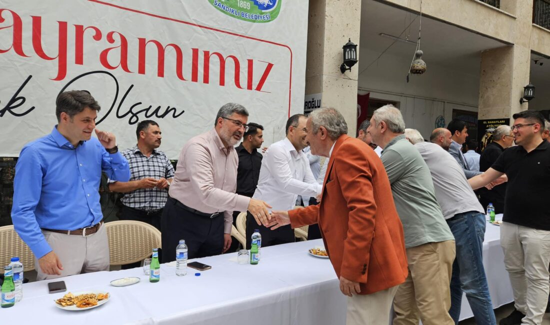 Sandıklı Belediyesi’nin düzenlediği bayramlaşma programına katılan Afyonkarahisar AK Parti milletvekilleri