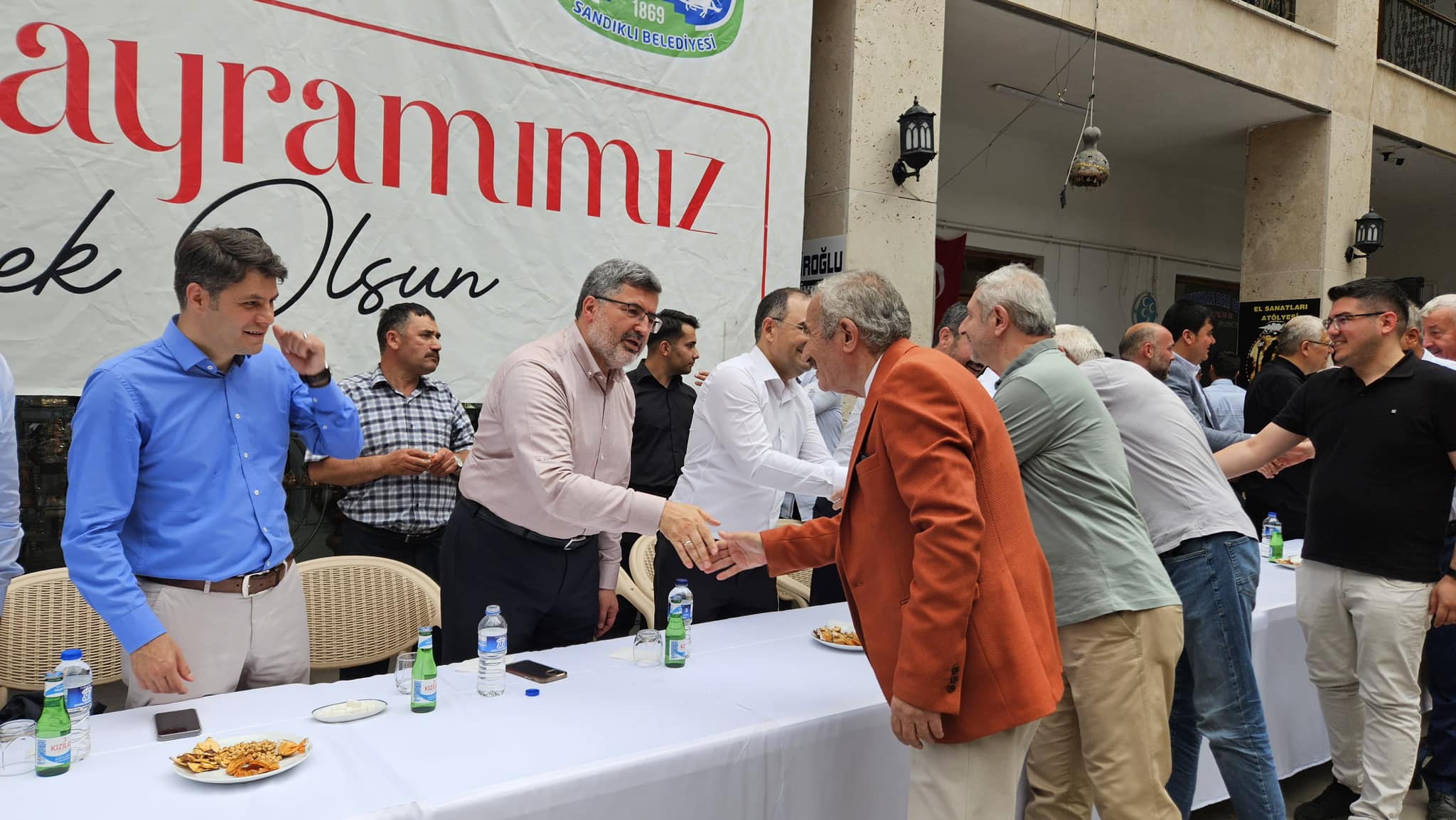 Sandıklı Belediyesi’nin düzenlediği bayramlaşma programına katılan Afyonkarahisar AK Parti milletvekilleri