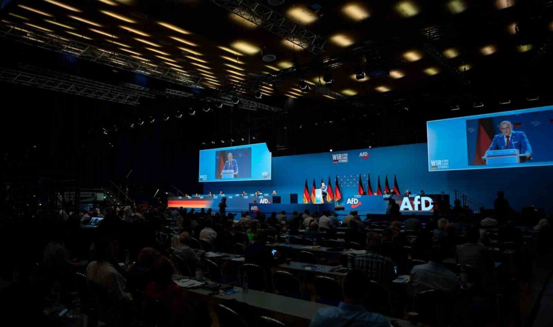 Almanya’nın Essen kentinde polis, aşırı sağcı AfD partisinin kongresini engellemek