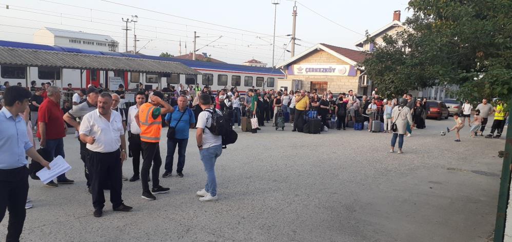 Halkalı-Edirne seferini gerçekleştiren 12721 sefer sayılı tren, Halkalı-Kapıkule arası inşaatı