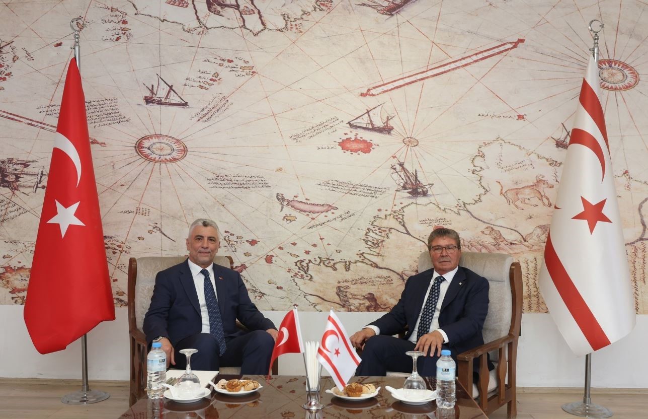 BAKAN BOLAT, KKTC BAŞBAKANI ÜSTEL İLE GÖRÜŞTÜ
