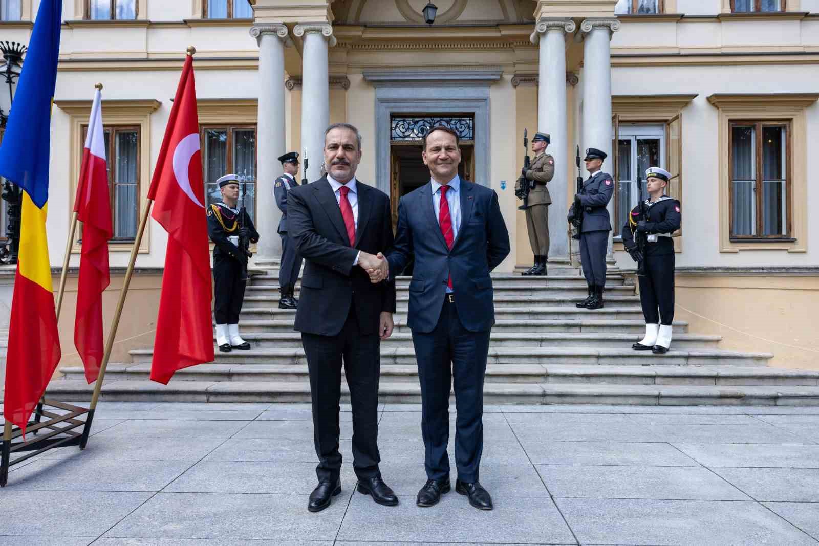Dışişleri Bakanı Hakan Fidan, Varşova temasları çerçevesinde Polonyalı mevkidaşı Radoslaw