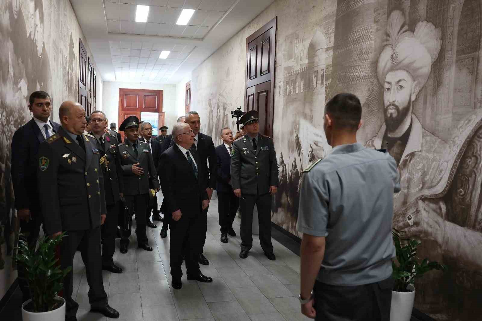 MİLLİ SAVUNMA BAKANI YAŞAR GÜLER, SİLAHLI KUVVETLER AKADEMİSİ’Nİ ZİYARET ETTİ.