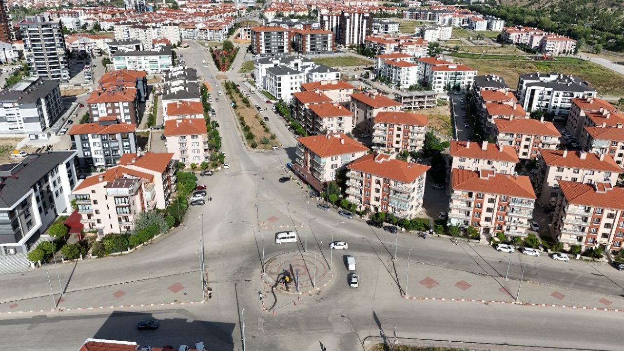 Afyonkarahisar Belediye Başkanı Burcu Köksal, kent merkezindeki Uydukent bölgesinde yaşanan