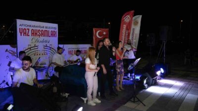 Afyonkarahisar Belediyesi sanatseverlere muhteşem bir müzik ziyafeti yaşattı. ‘Yaz Akşamları