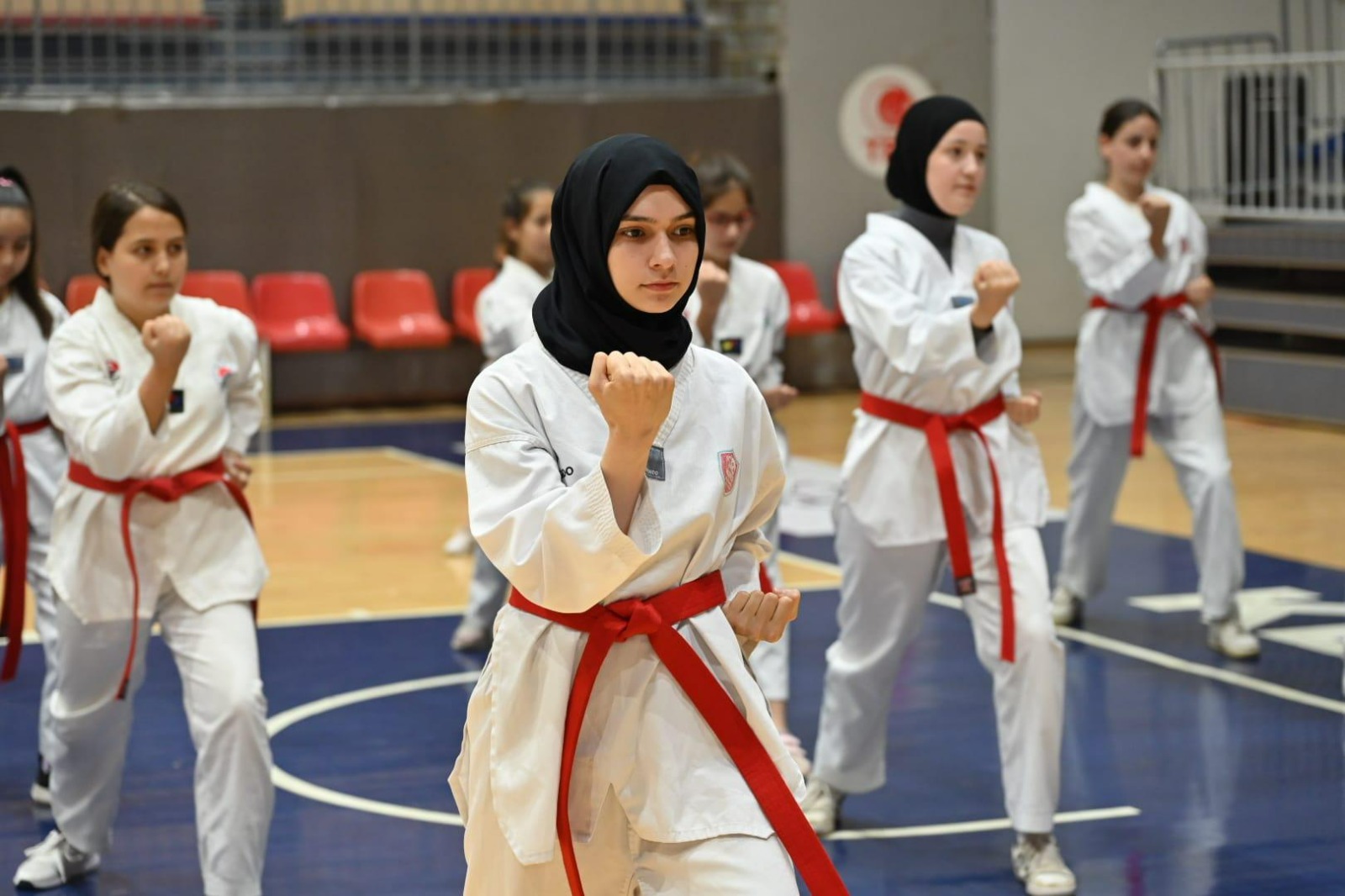 Kepez Belediyesi Spor Kulübü tekvando takımının kuşak atlama sınavında, yaşları