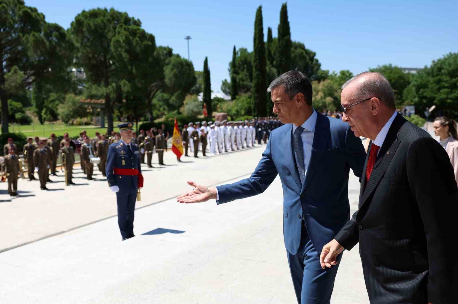 Cumhurbaşkanı Recep Tayyip Erdoğan, temaslarda bulunmak üzere geldiği Madrid’de İspanya
