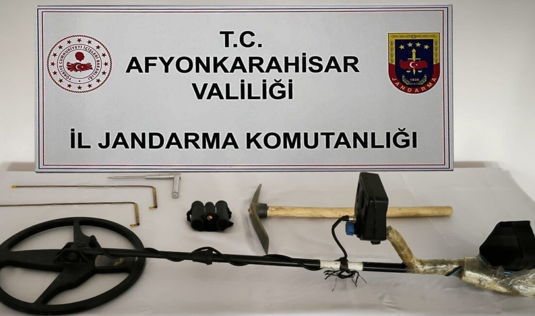 Afyonkarahisar’da baraj kenarında dedektör ile define arayan şahıslar jandarma tarafından