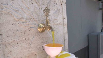 Afyonkarahisar’da bir iş adamı İsrail’in deterjan ürünlerini protesto etmek için