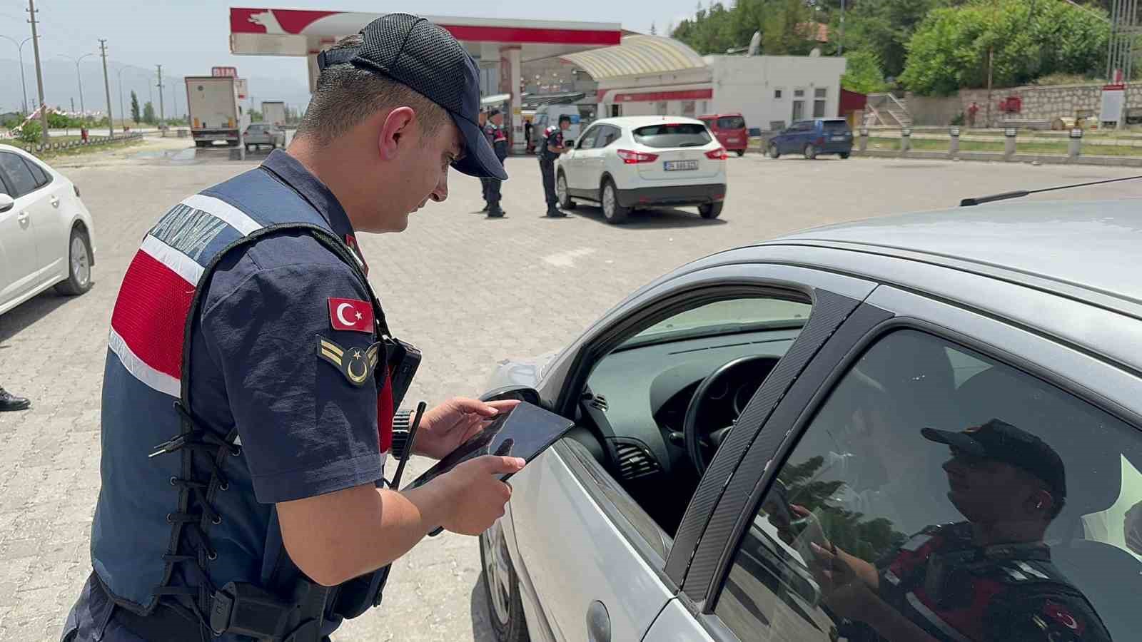 Afyonkarahisar’ın Bolvadin ilçesinde jandarma ekipleri tarafından Kurban Bayramı tatilinin sona
