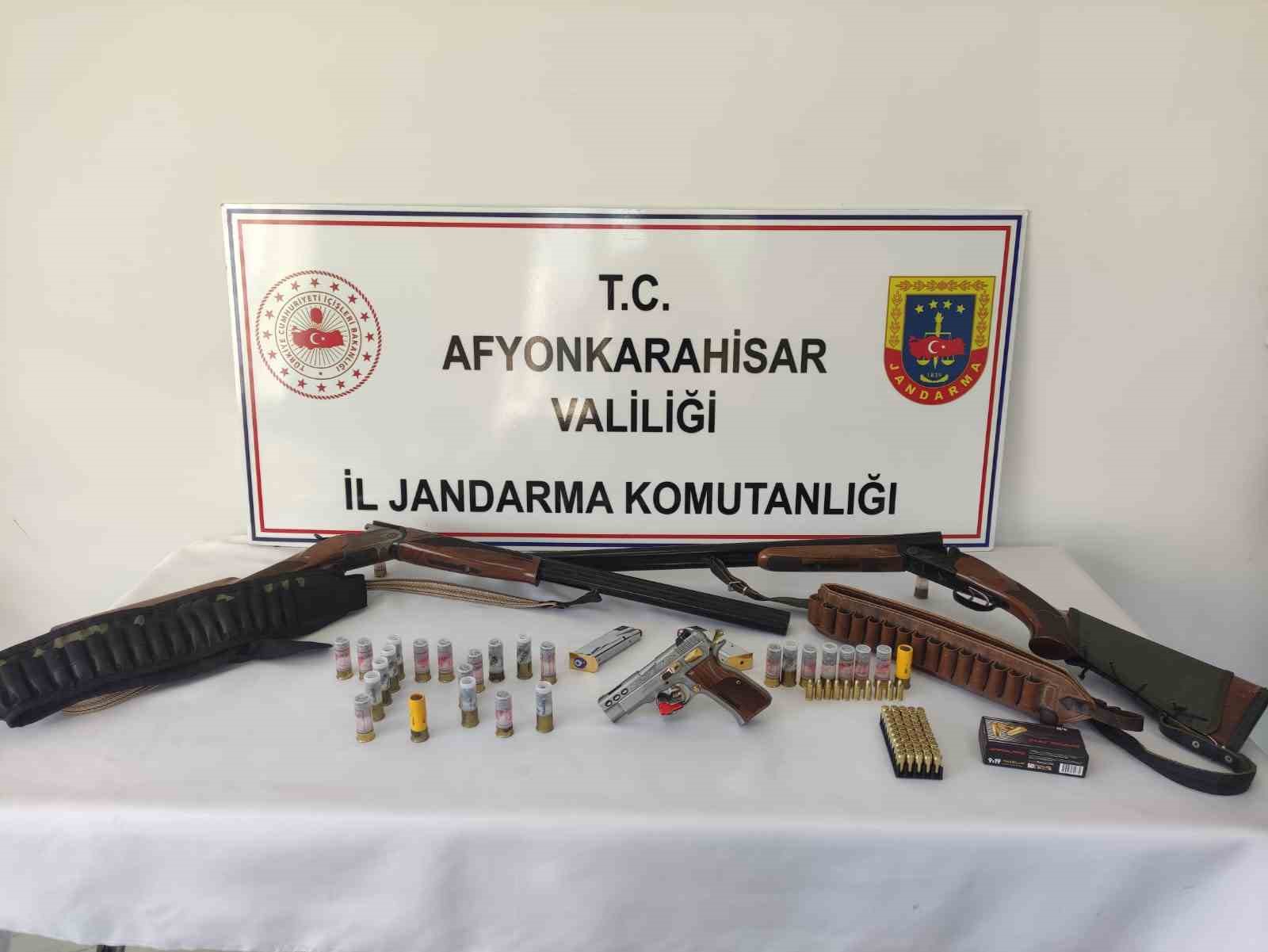 Afyonkarahisar’da düğün eğlencesinde havaya ateş ederek genel güveliği tehlikeye sokan