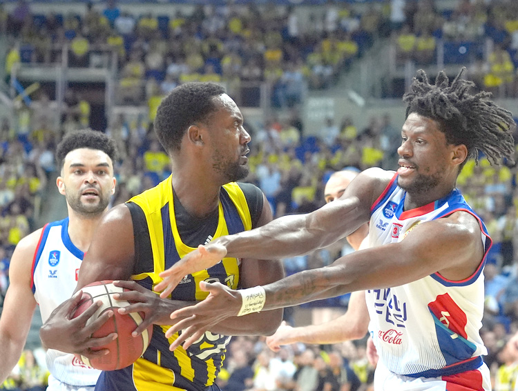 -Türkiye Sigorta Basketbol Süper Ligi play-off finali dördüncü maçında Anadolu