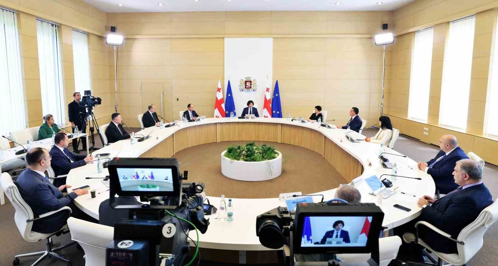 Gürcistan’da ifade özgürlüğünü kısıtlayacağı ve sivil toplum kuruluşlarını bastıracağı gerekçesiyle