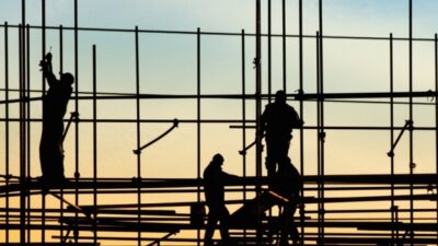 Güven endeksi hizmet, perakende ticaret ve inşaat sektörlerinde düştü.  