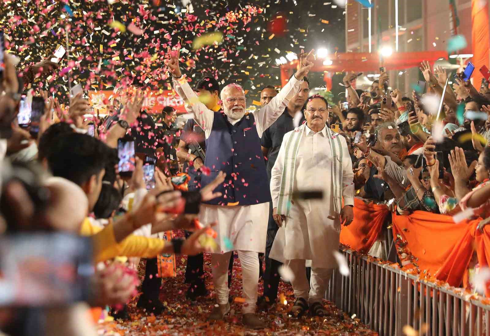 Hindistan Başbakanı Narendra Modi, oy sayımının devam ettiği genel seçimlerde
