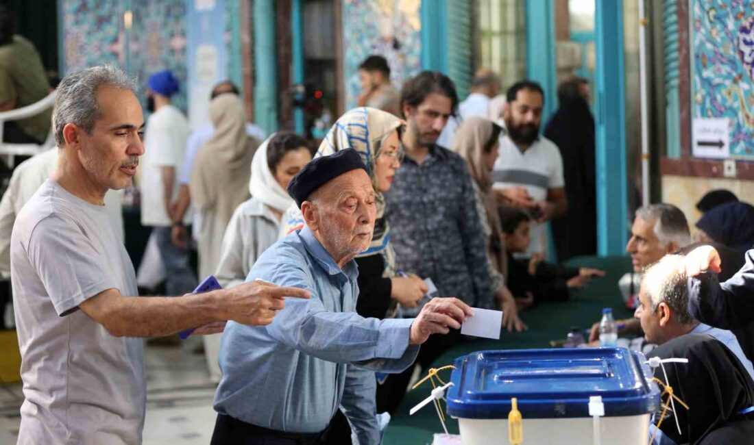 İran’da gerçekleşen 14’üncü dönem cumhurbaşkanlığı seçimi, yüzde 40 katılım oranıyla