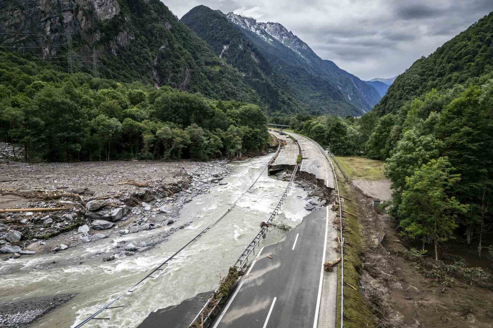 İsviçre’nin güneyinde şiddetli yağışın ve eriyen karların yol açtığı sel