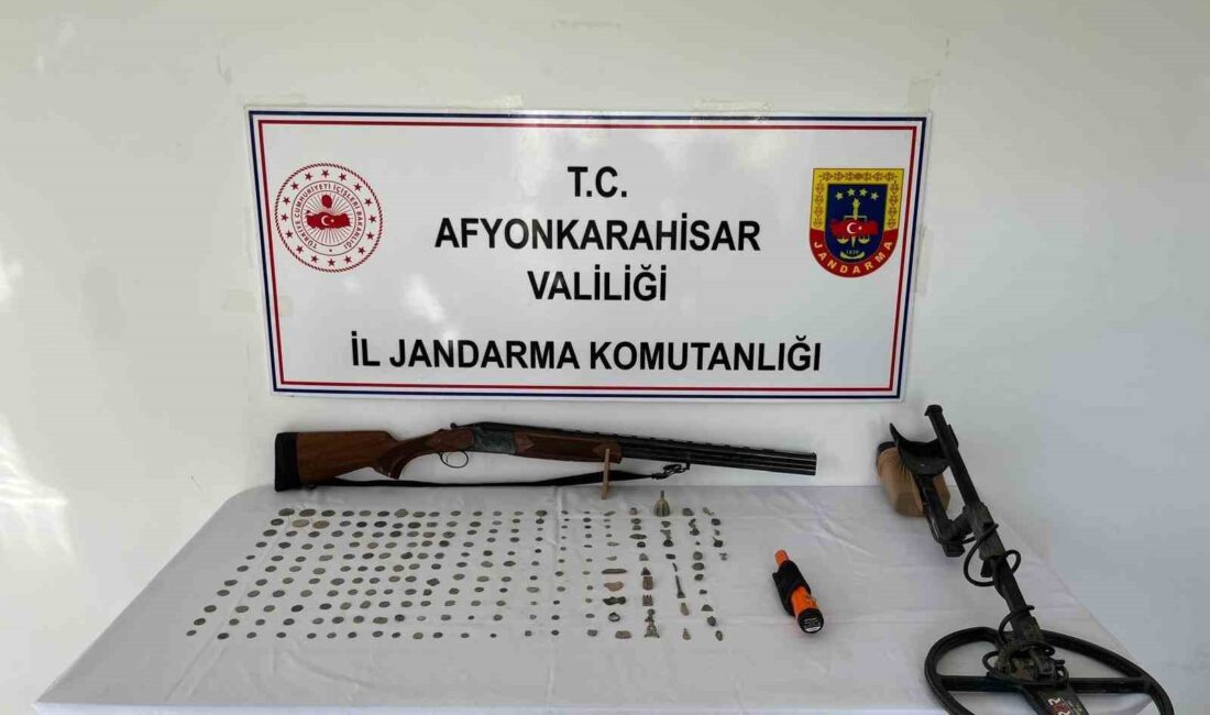 Afyonkarahisar’da jandarma tarafından bir eve yapılan baskında 224 adet eski