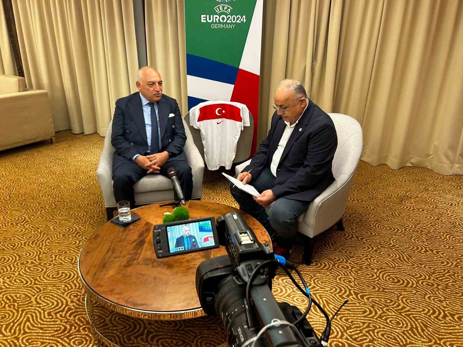 Türkiye Futbol Federasyonu (TFF) Başkanı Mehmet Büyükekşi, ilk kez bir