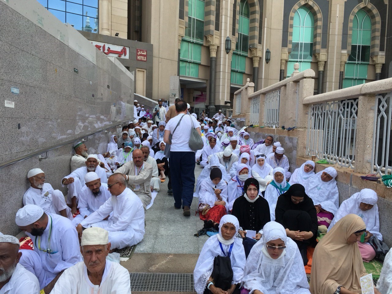 Hac farizasını yerine getirmek üzere Mekke-i Mükerreme’ye gelen yüz binlerce
