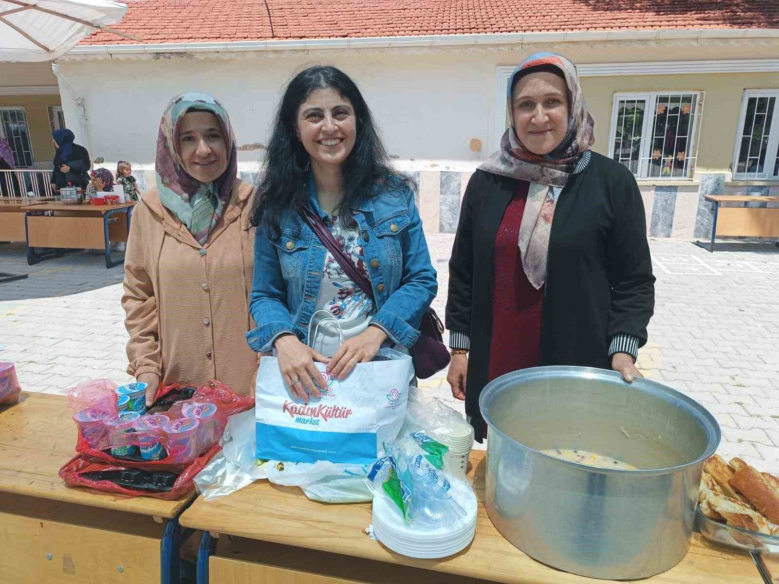 Afyonkarahisar’ın Şuhut ilçesine bağlı Ortapınar Şehit Muammer Çanta İlkokulu’nda hayır