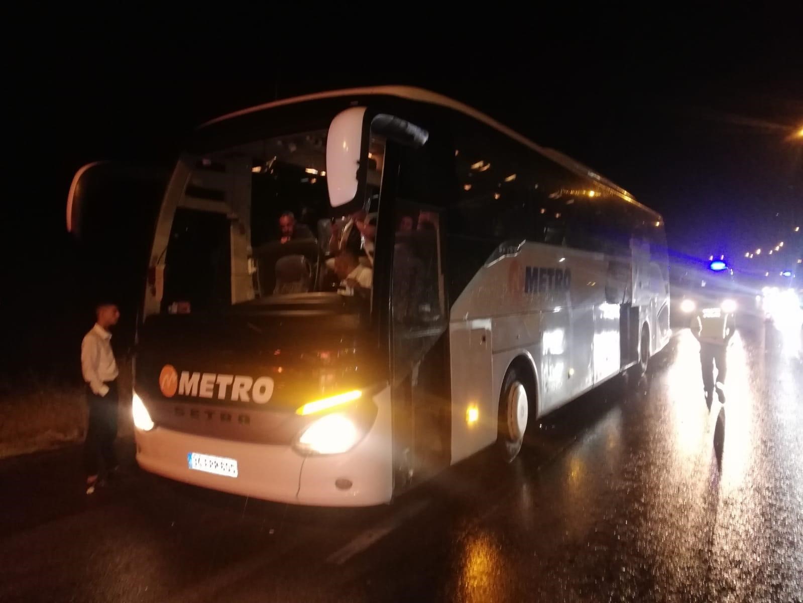 Afyonkarahisar’da otomobil, otobüs ve kamyonun karıştığı trafik kazasında 6 kişi