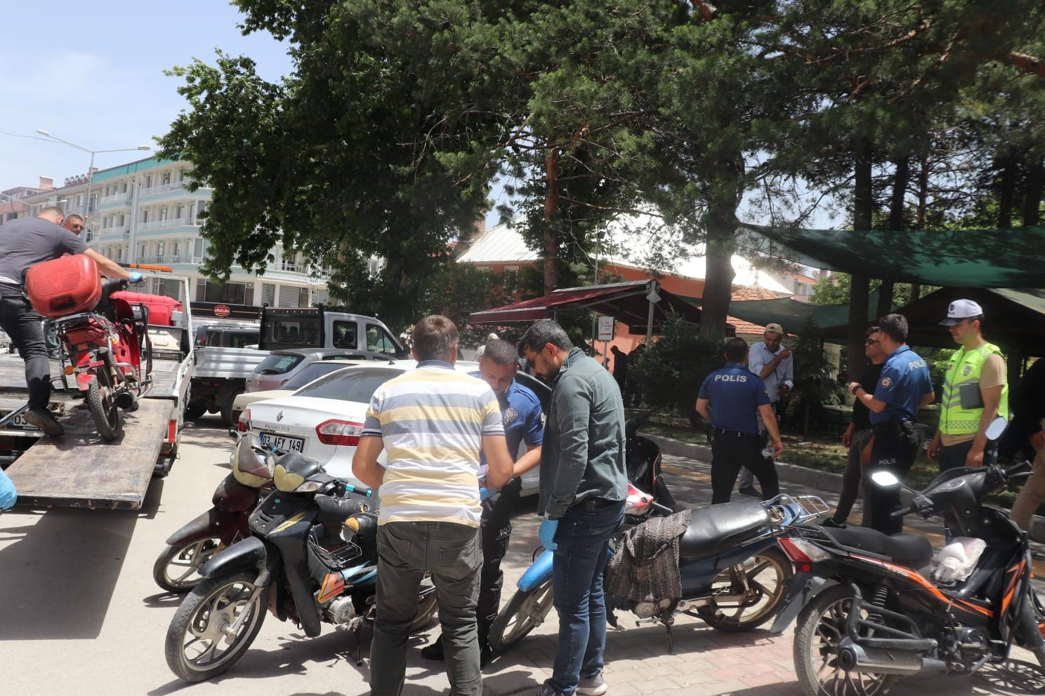 Afyonkarahisar’ın Şuhut ilçesinde polis tarafından tescilsiz motosiklet kullanan sürücülere yönelik
